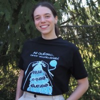 T-shirt: "Au Québec, on est tricotés serrés!"
